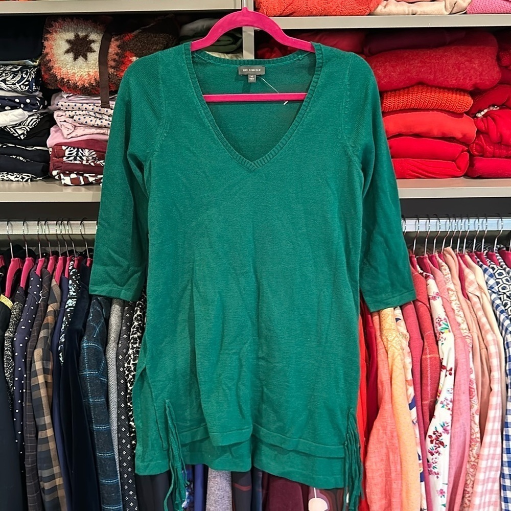 The Limited emerald green v neck 3/4 quarter sleeved size XS long sweater NWOT